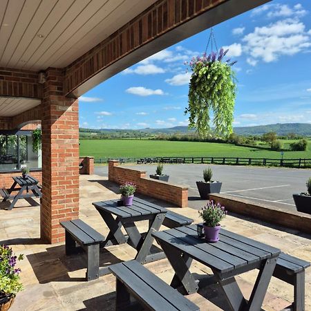 The White Horse Lodge Hotel Тирск Екстериор снимка