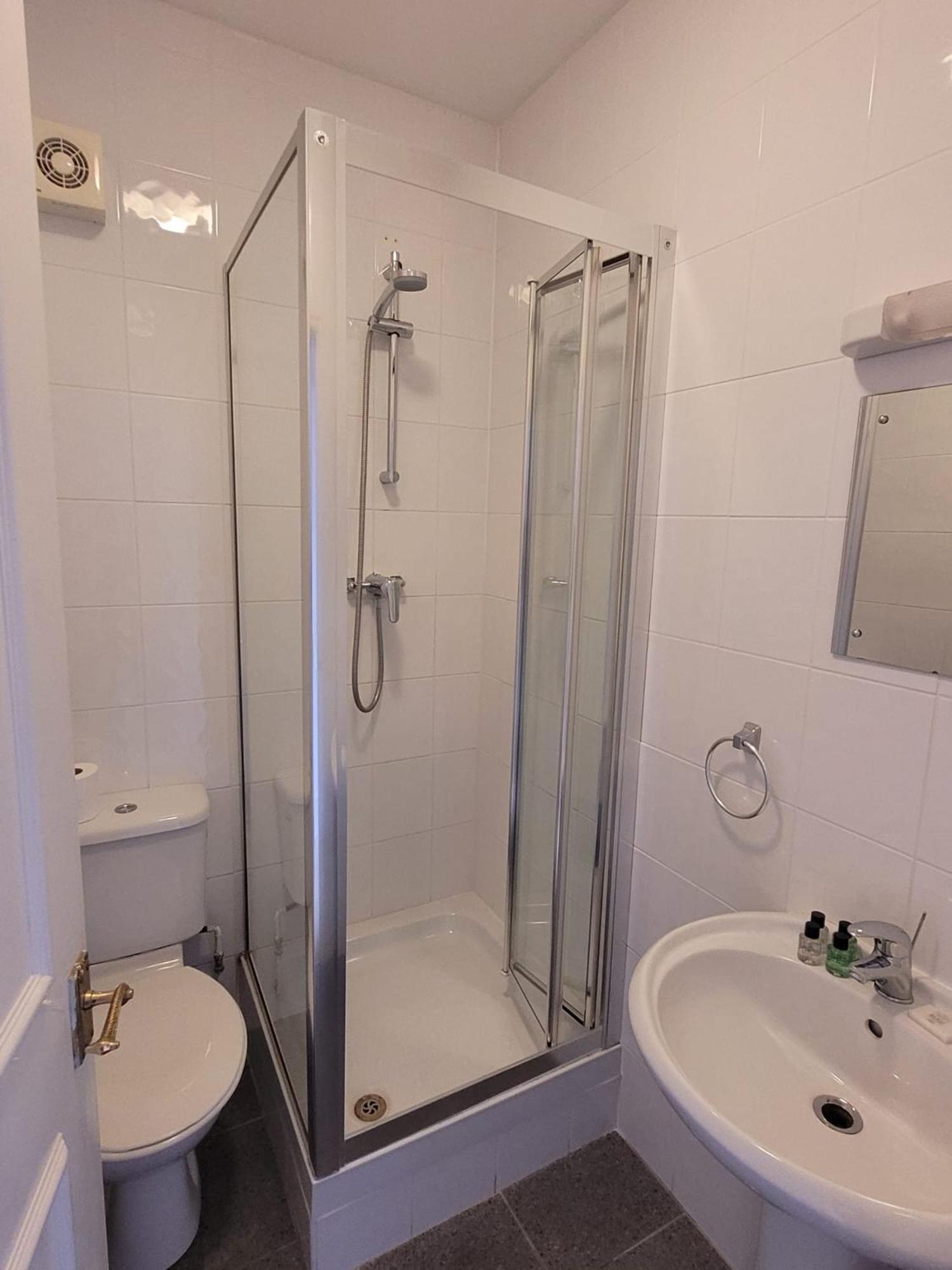 The White Horse Lodge Hotel Тирск Екстериор снимка