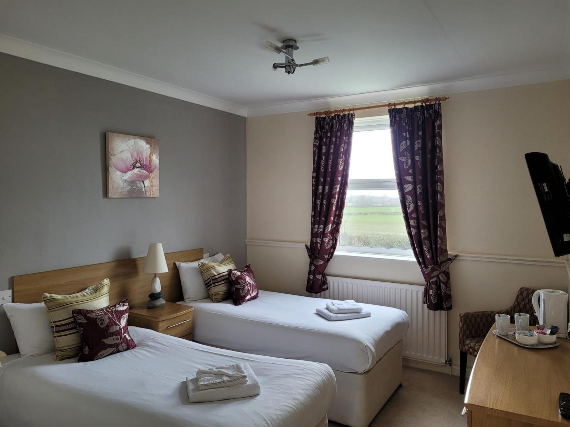 The White Horse Lodge Hotel Тирск Екстериор снимка