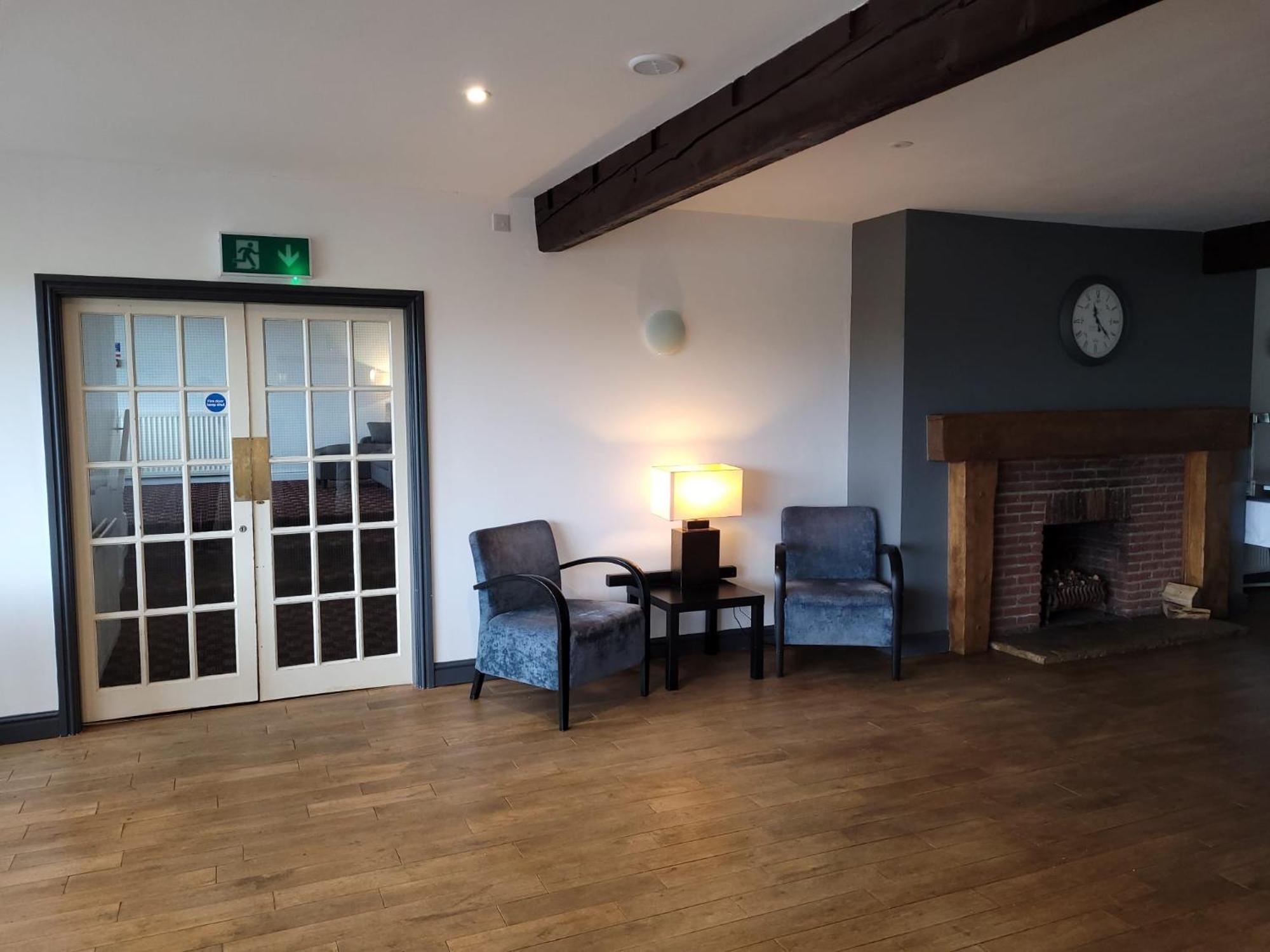 The White Horse Lodge Hotel Тирск Екстериор снимка