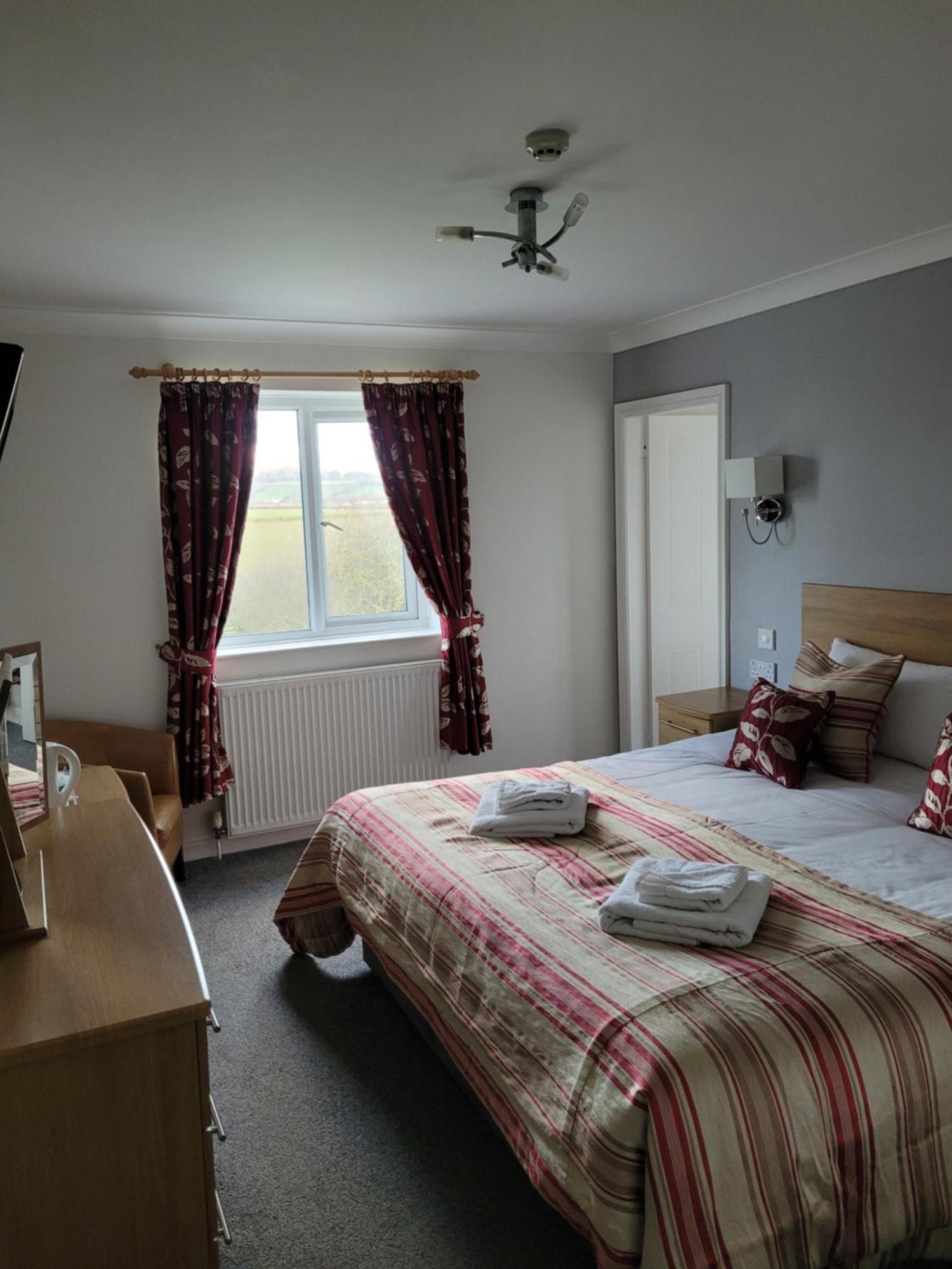 The White Horse Lodge Hotel Тирск Екстериор снимка