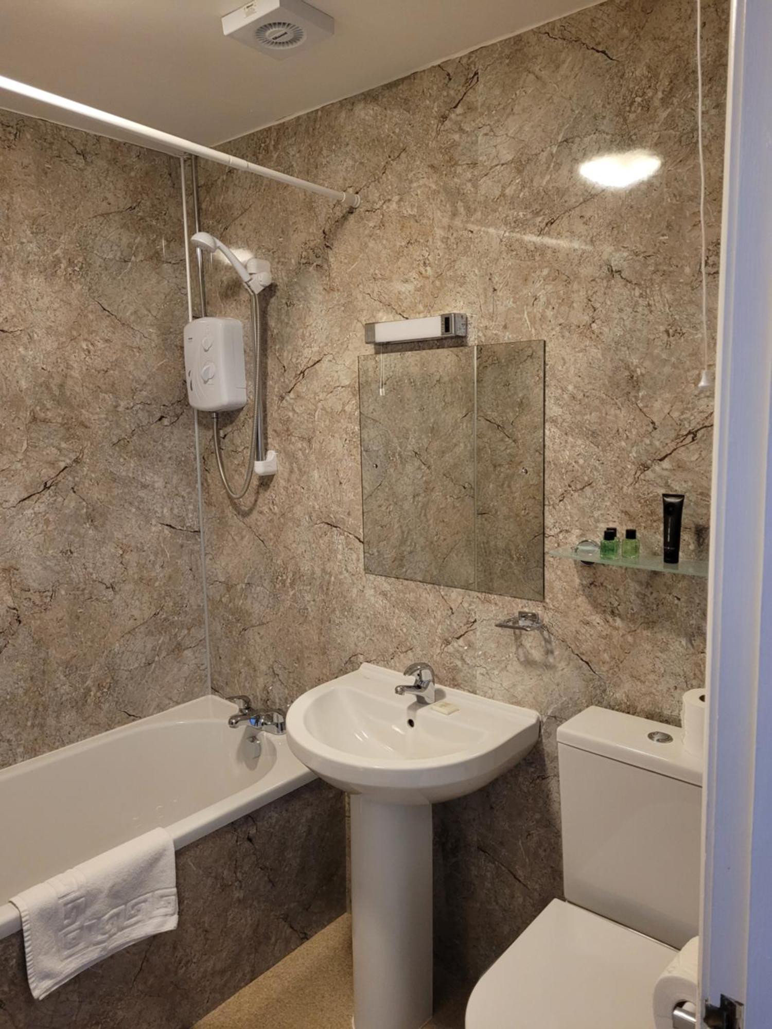 The White Horse Lodge Hotel Тирск Екстериор снимка