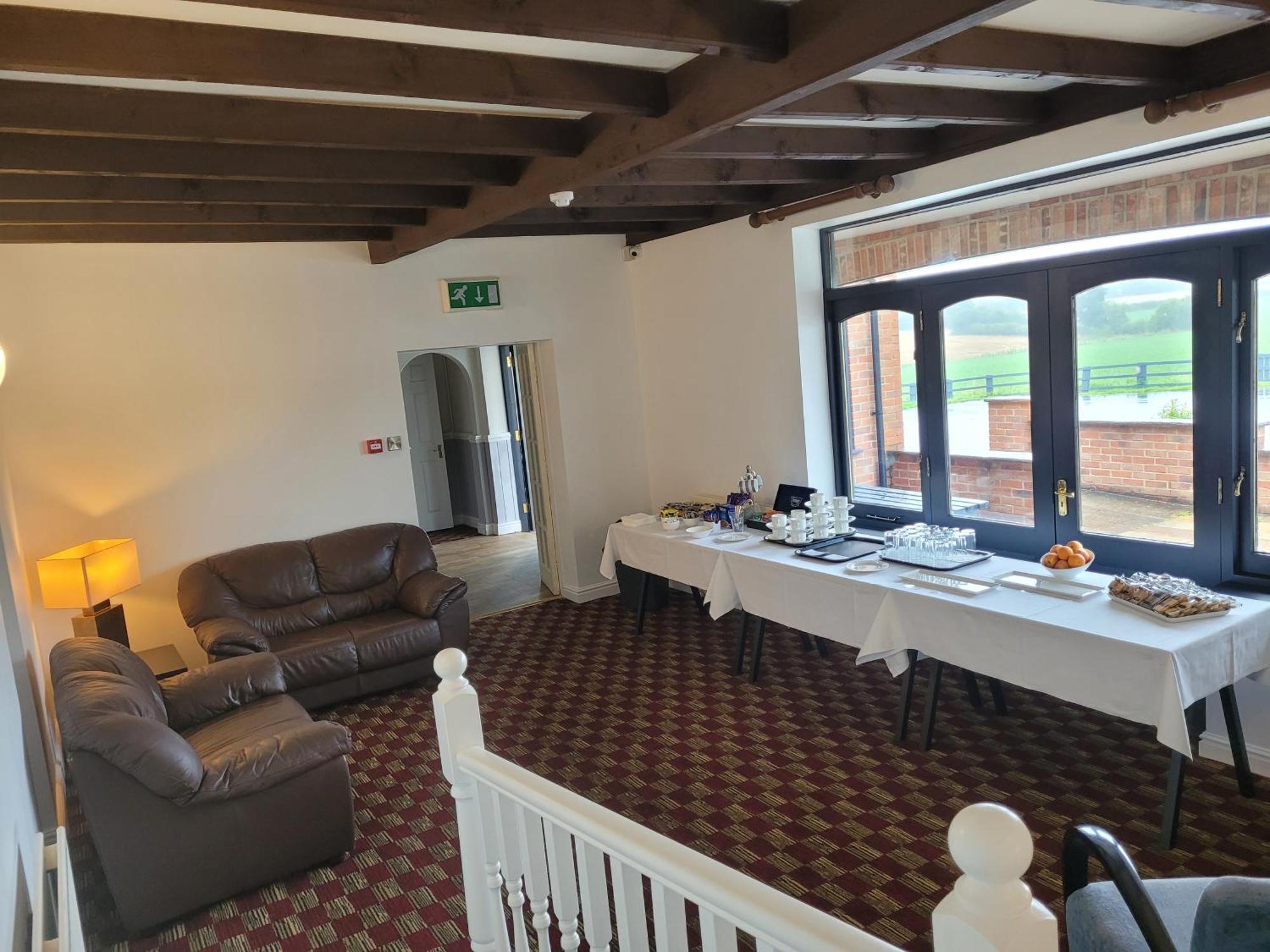 The White Horse Lodge Hotel Тирск Екстериор снимка